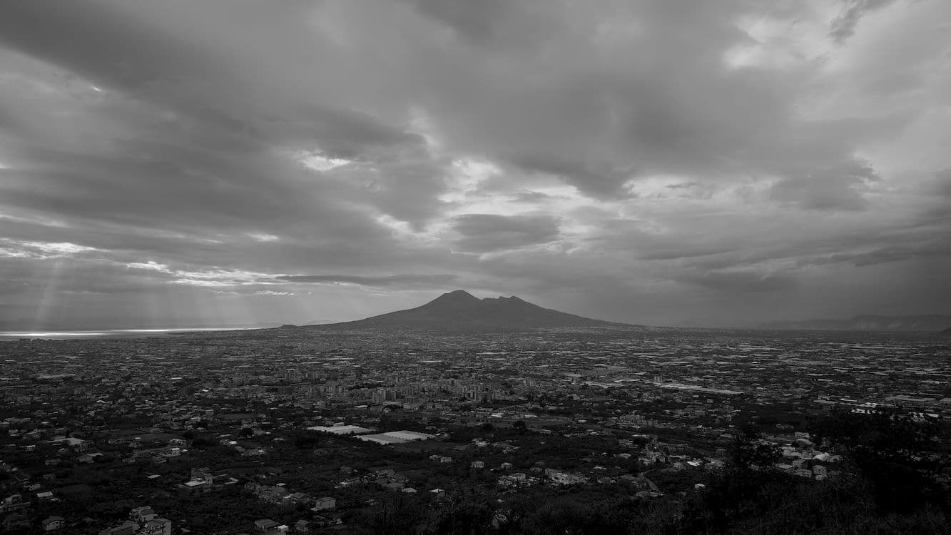 Still van de film Below the Clouds